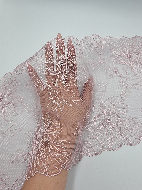 Вышивка на сетке пыльная роза К781