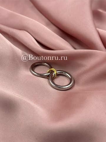 Кольцо двойное серебристое с золотыми соединительными кольцами