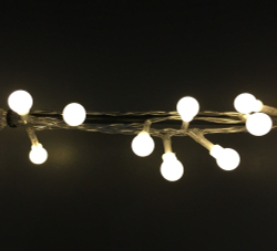 Гирлянда ягодки на светлом проводе на батарейках 48 LED Luca Lighting