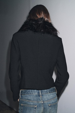 ZARA ПРИТАЛЕННАЯ КУРТКА С ВОРОТНИКОМ ИЗ ИСКУССТВЕННОГО МЕХА — ZW COLLECTION, ЧЕРНЫЙ