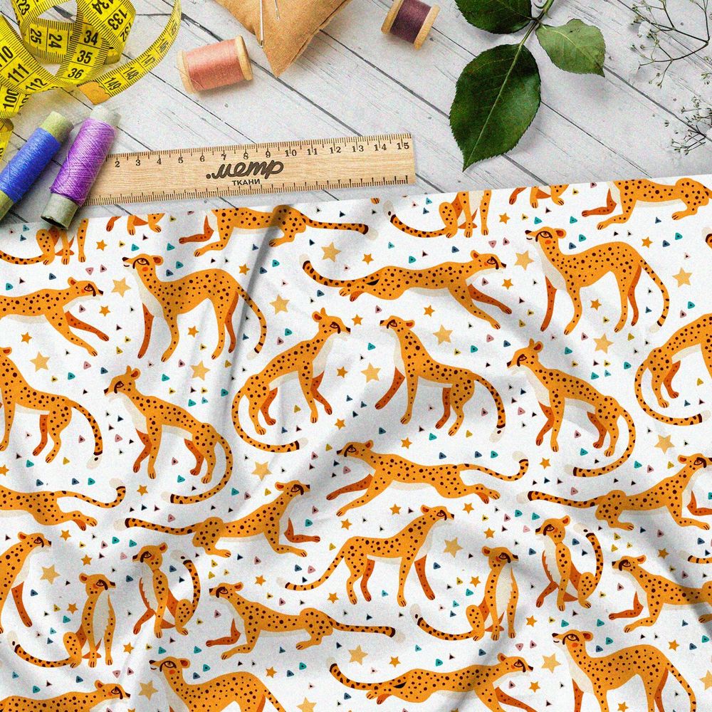 Ткань ниагара динамичные гепарды на белом фоне