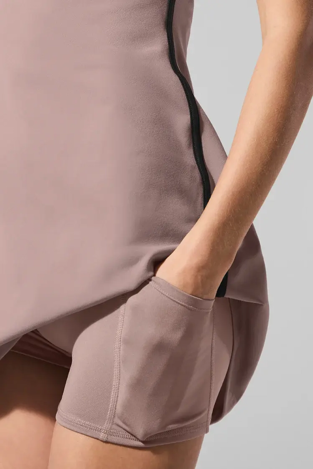 Alo yoga Платье облегающего кроя, серо-коричневый