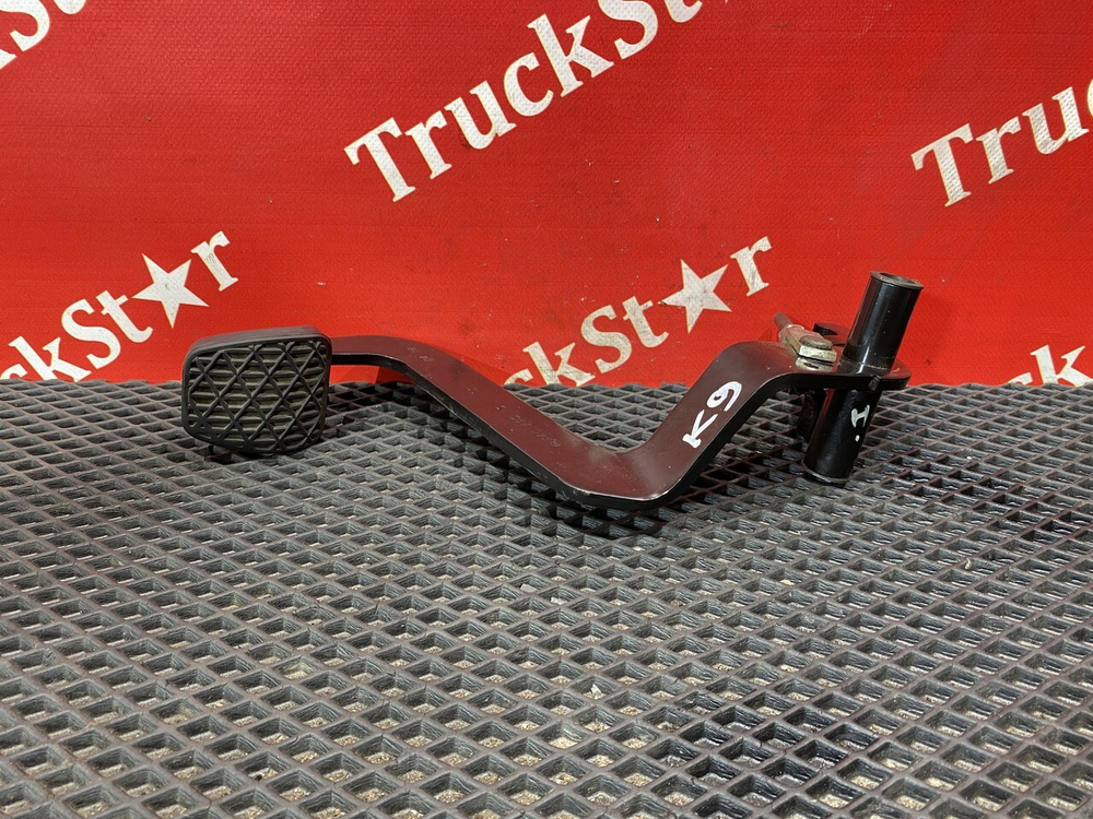 Педаль тормоза