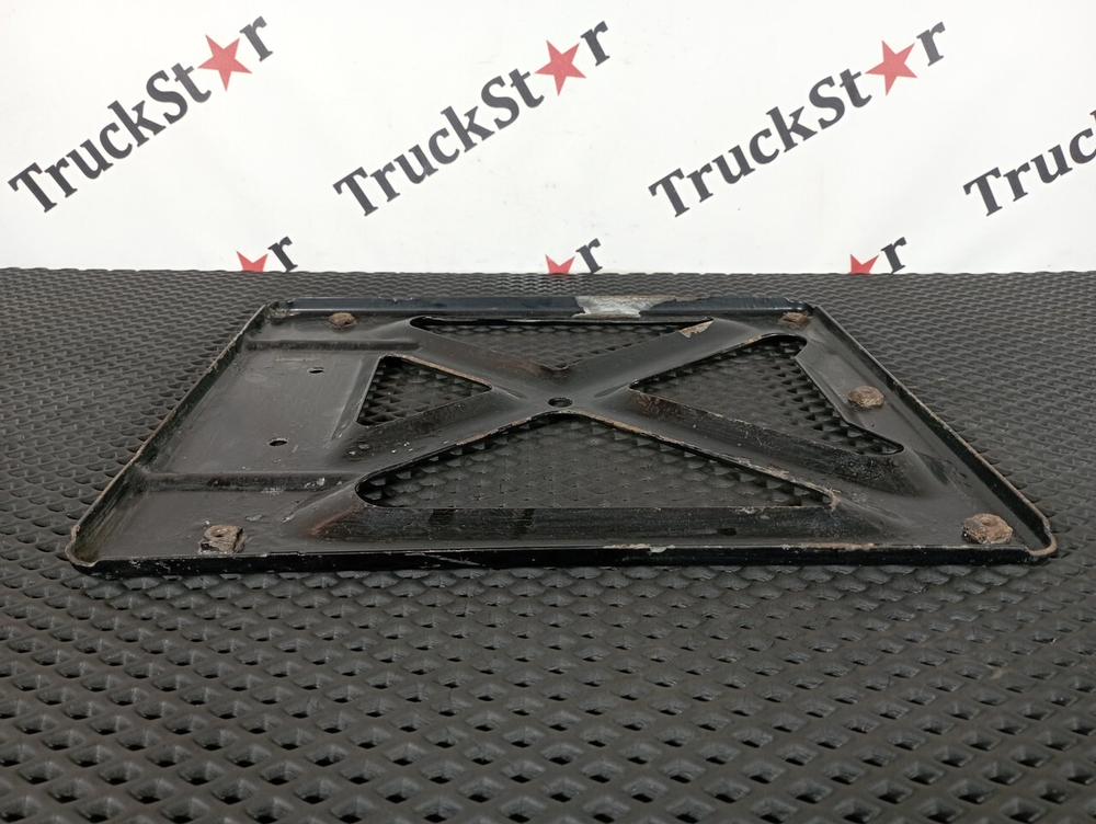 Кронштейн крыла переднего