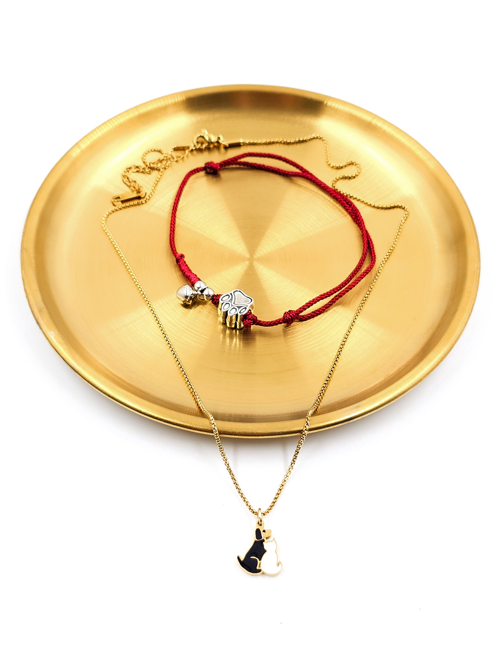 Комплект добра. Браслет из красной нити и подвеска.