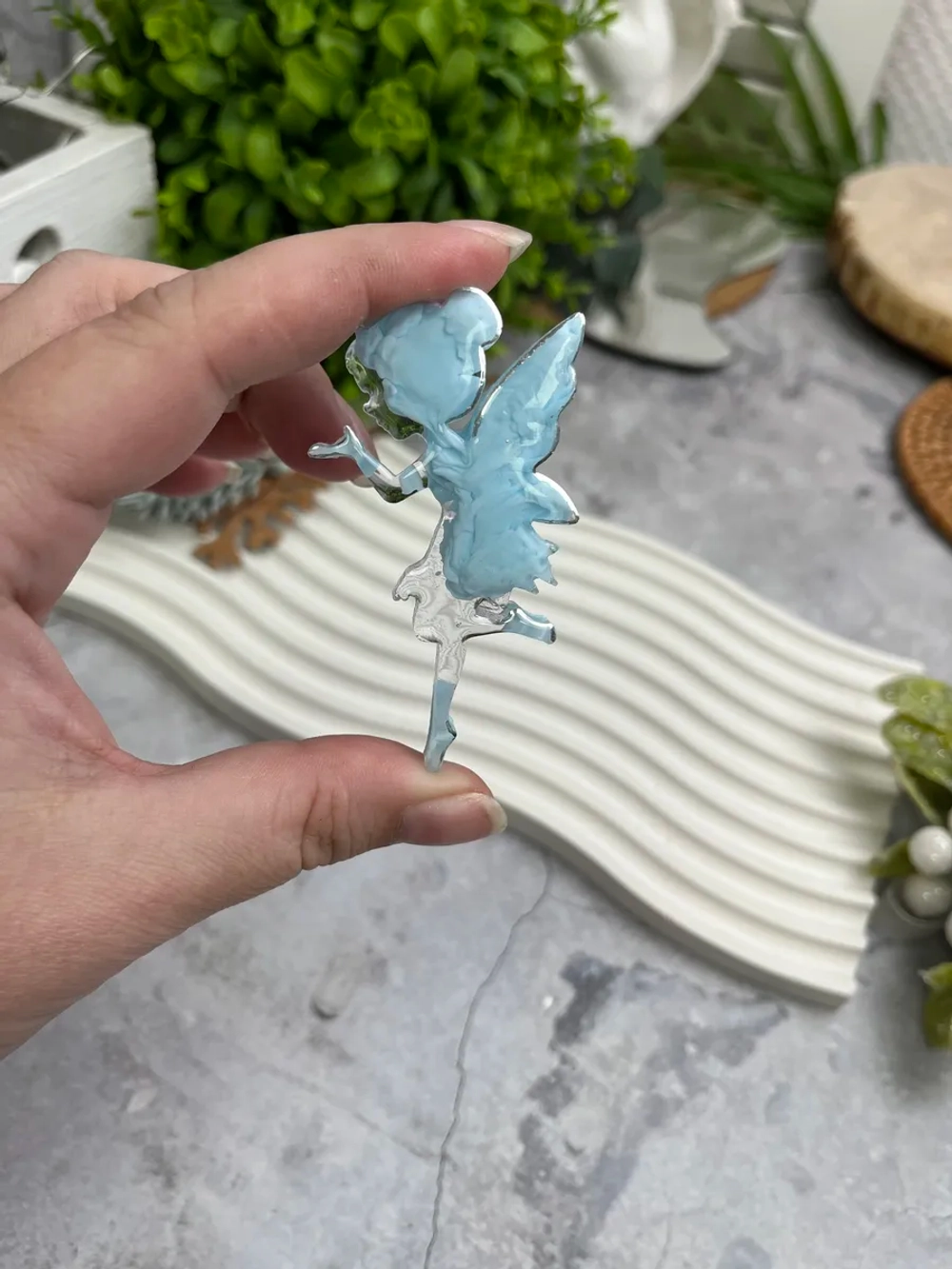Брошь Фея из эпоксидной смолы