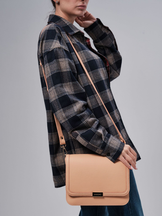 Сумка кожаная на плечо персиковая