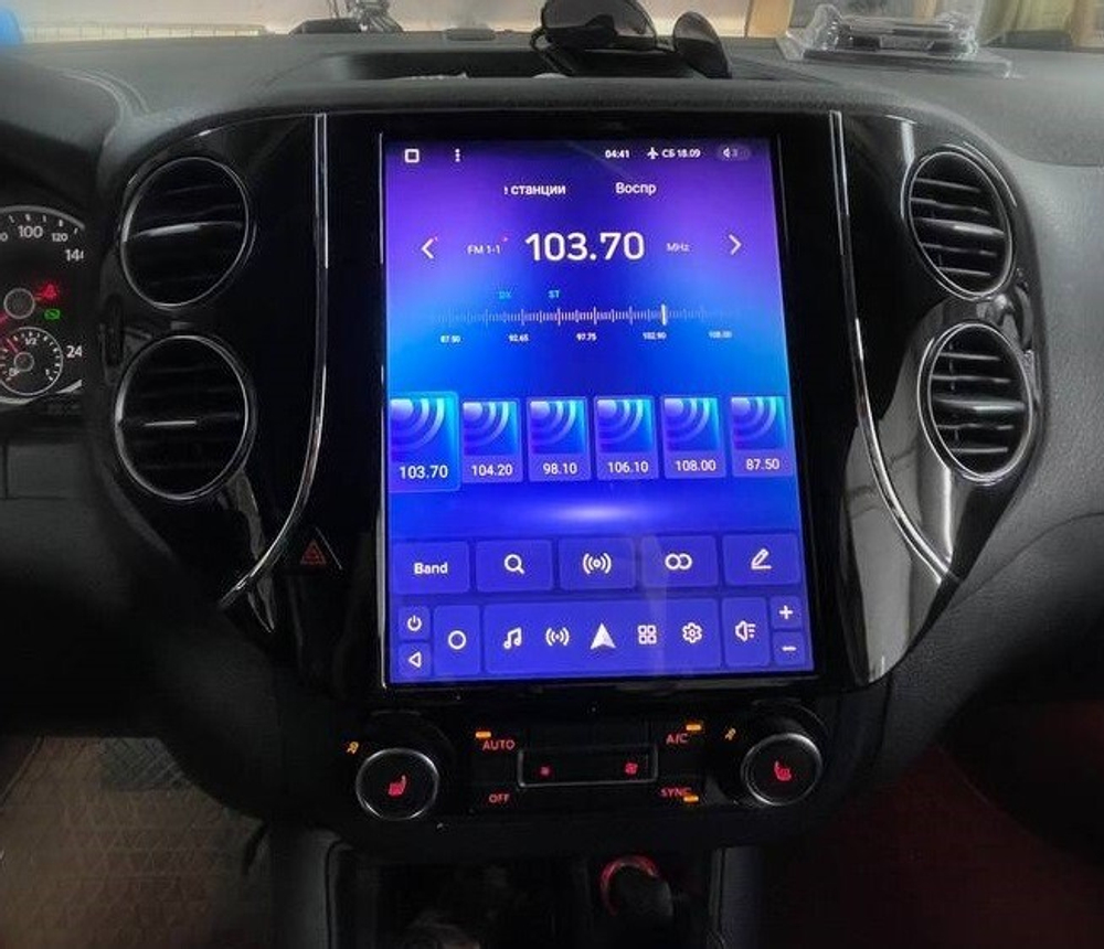 Магнитола для Volkswagen Tiguan 1 2007-2016, Golf Plus - Carmedia ZF-1081-DSP "Тесла-стиль" монитор 10.4" на Android 9, 4/64ГБ