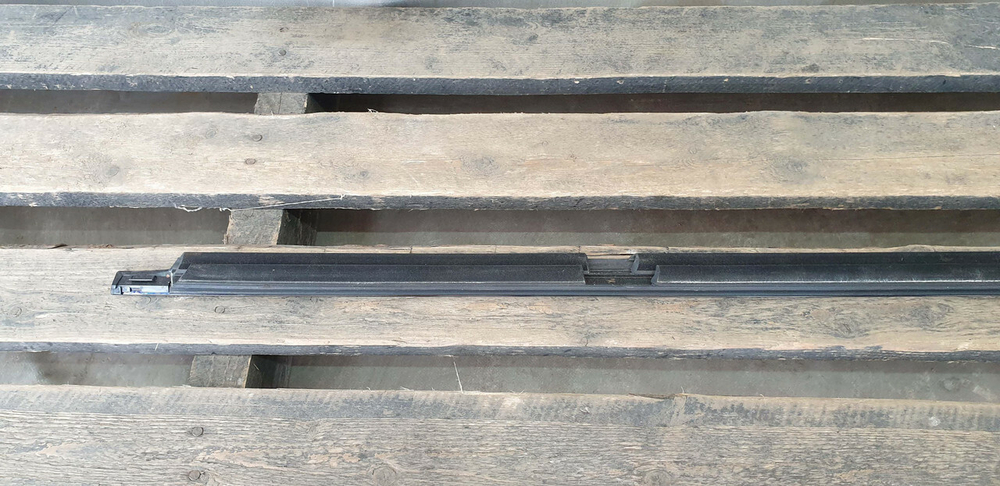 Молдинг двери задней левой Mercedes E (W213) 16-нв Б/У Оригинал A2137302305