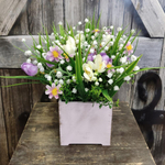 Композиция из искусственных цветов с ландышами