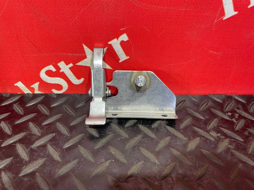 Замок лючка правый