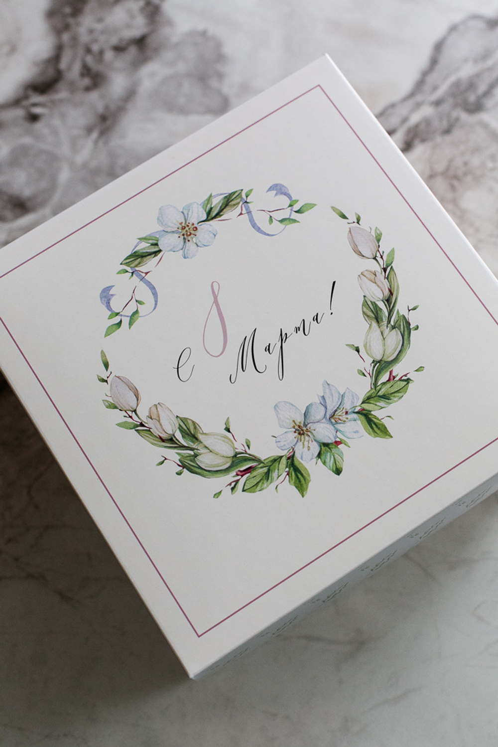 коробка 20х20х10 см БЕЛОЕ дно арт.КБ-13 "С 8 Марта!" 1 шт.