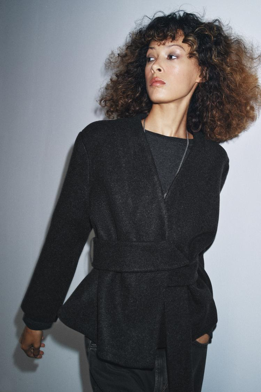 ZARA МЯГКАЯ КУРТКА С ПОЯСОМ, СЕРЫЙ МЕЛАНЖ