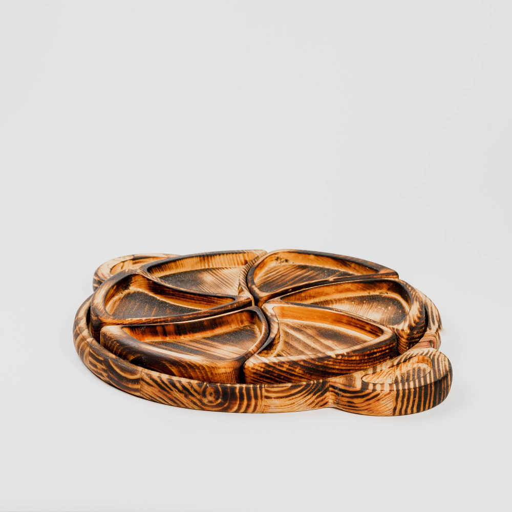 Деревянная менажница с ручками из кедра