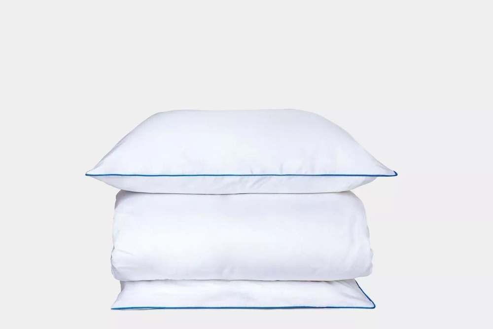 Постельное белье семейное Mollen белое с васильково-синим кантом