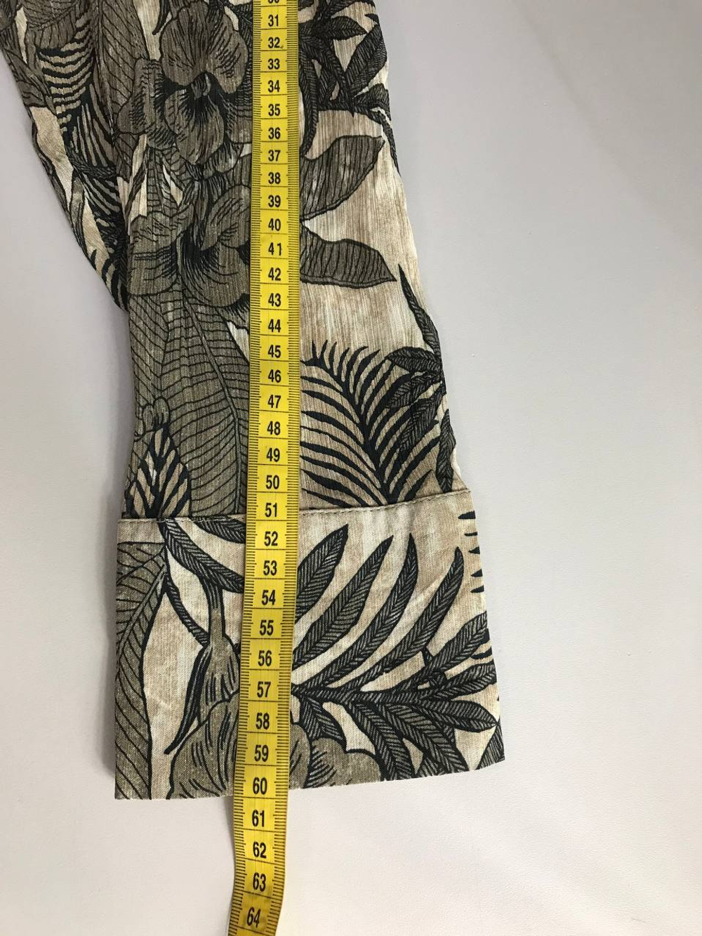 Блузка лаконичного дизайна, визуально на 54/56 размер