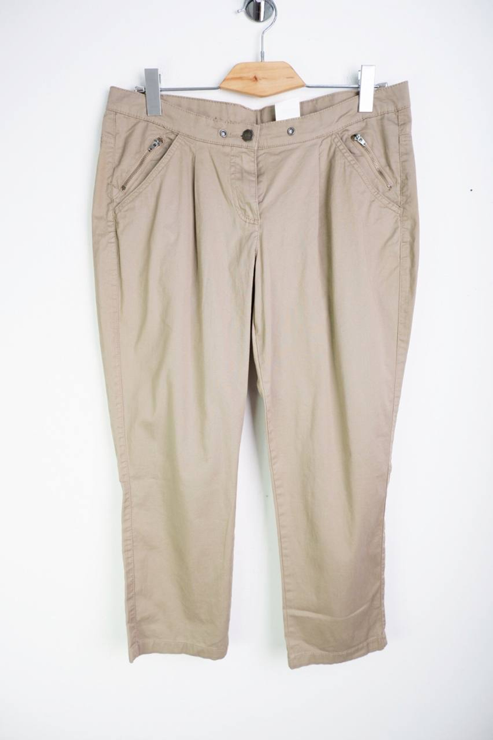 Джинсы BPC песочного оттенка, маркировка 42, визуально на 48 размер