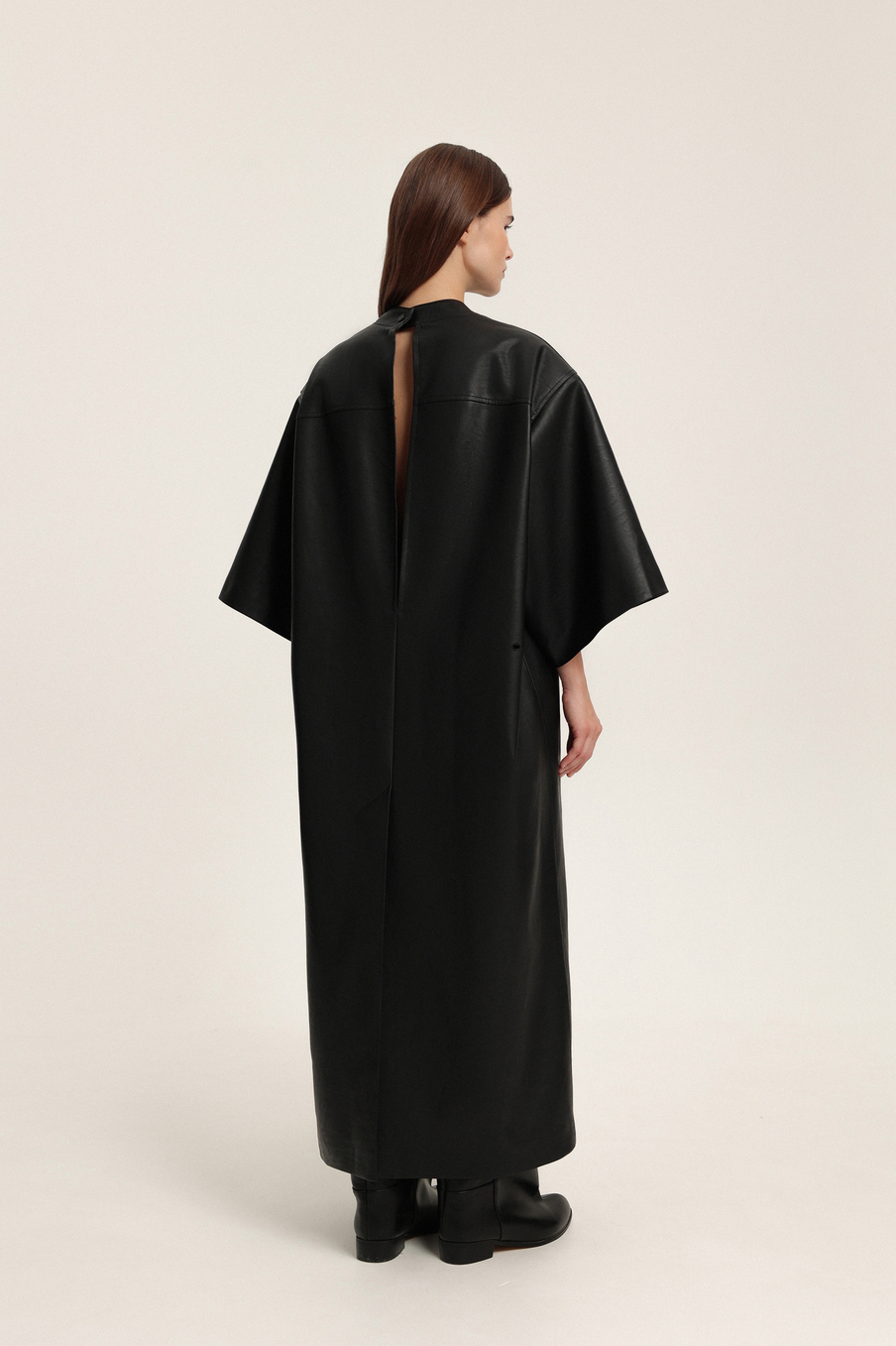 Платье-футболка из экокожи