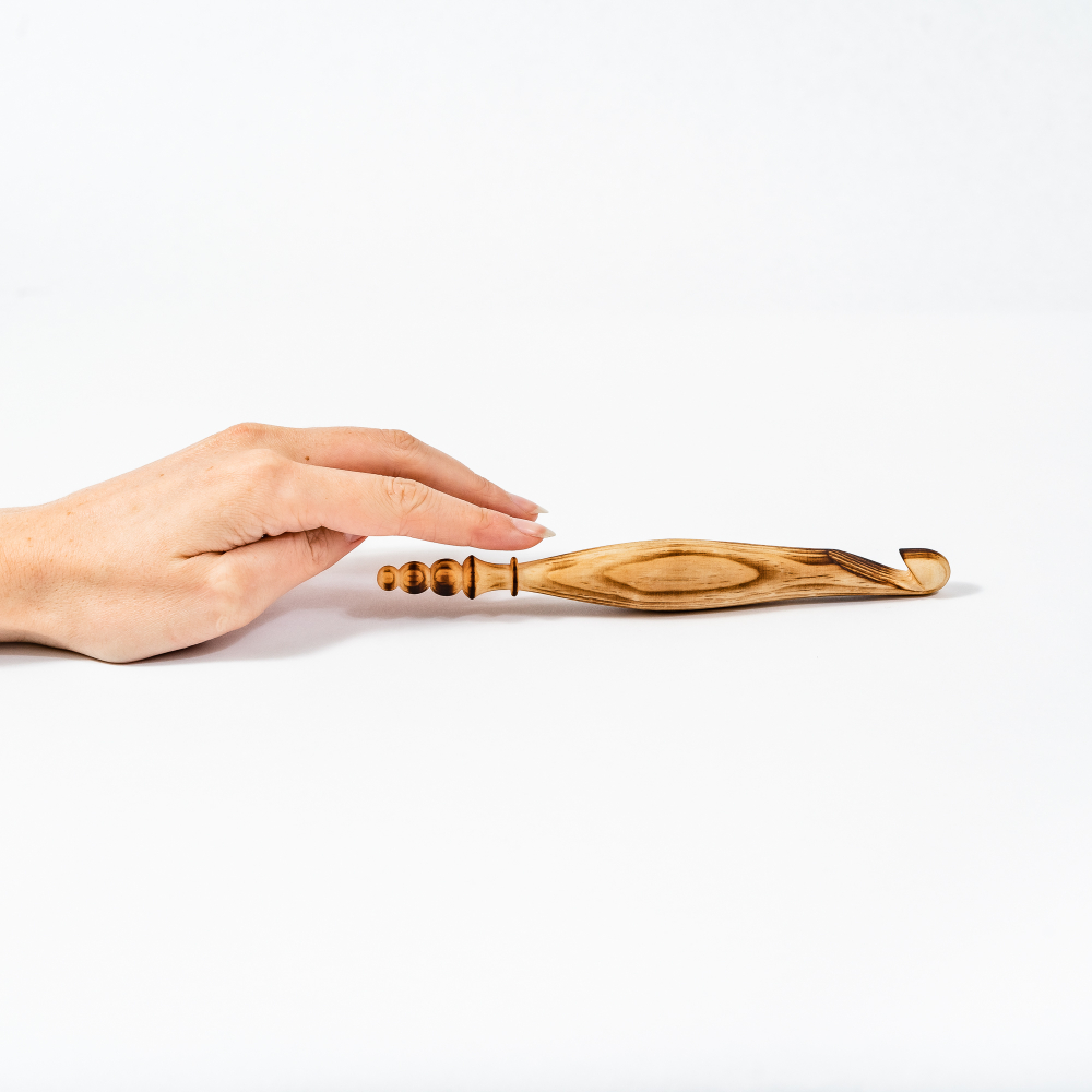 Деревянный крючок для вязания из древесины кедра 14 мм. K255