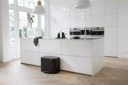 Brabantia - Контейнер для мусора Bo 3х11л с сортировкой, черный / артикул   121104  / GTIN 8710755121104