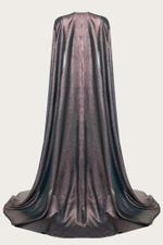 Серебристо-сиреневое платье-макси с плащом