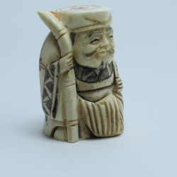 Нэцкэ Эбису с волшебным карпом и посохом