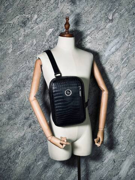Сумка-мессенджер из кожи крокодила