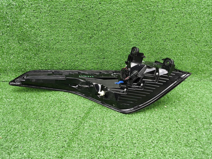 Фонарь правый внешний Zeekr 001 (2021-н.в.)