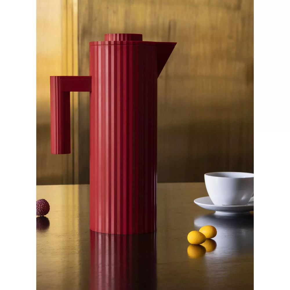 Alessi - Термокувшин Plisse 1л красный / артикул   MDL12 R  / GTIN 8003299461394