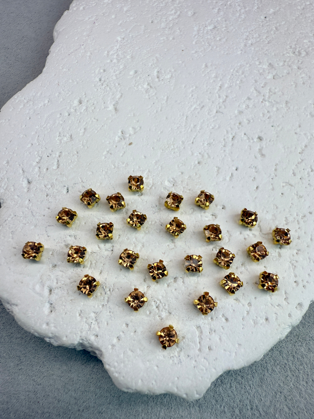 Шатоны 4 мм, Бежевый в золоте, 25 шт