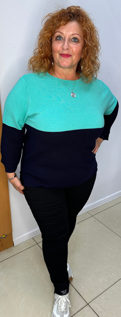 Джемпер комбинированной расцветки с бирюзовым верхом