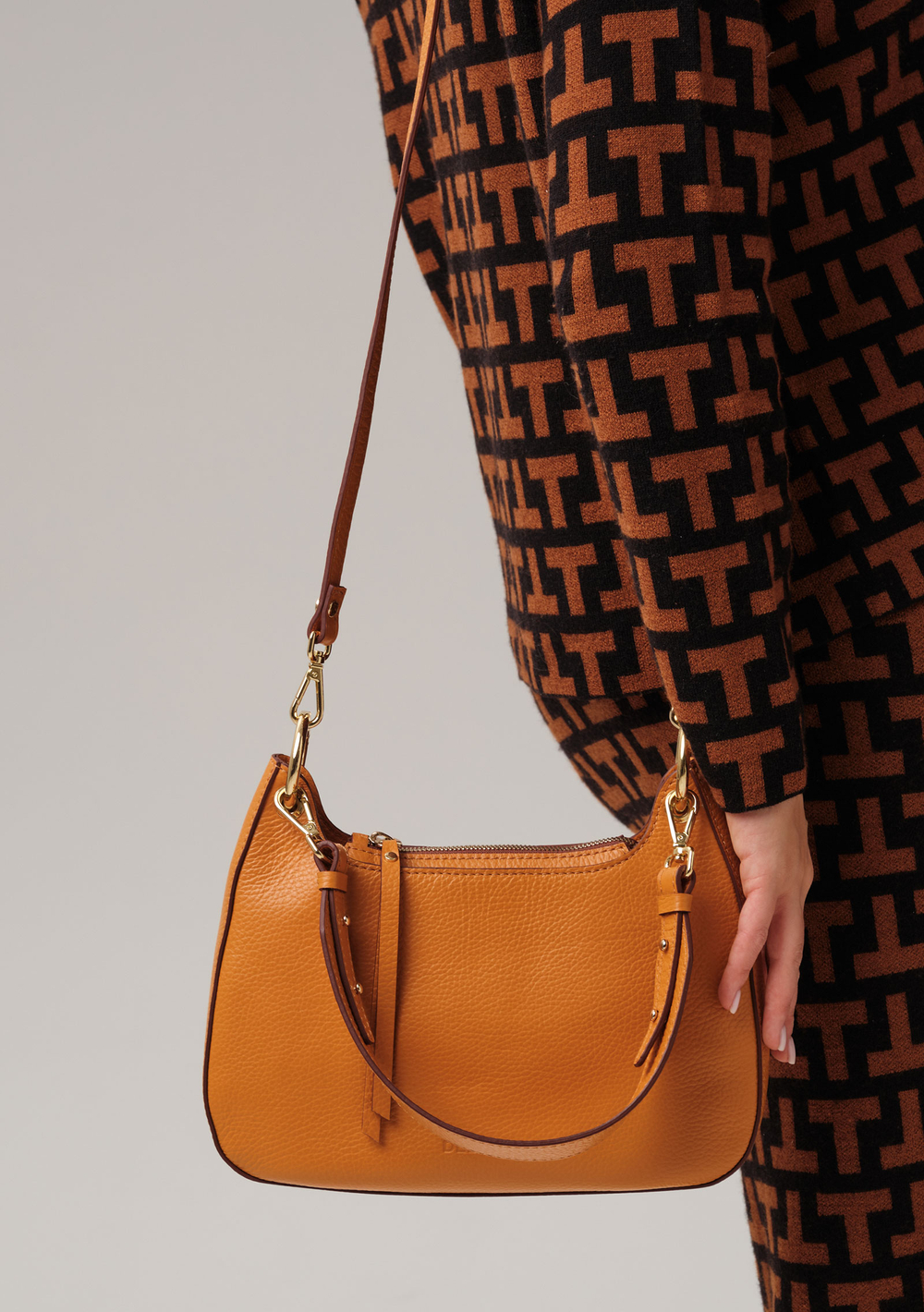 Сумка Deboro 30486 оранжевый карандаш