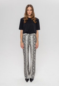 Брюки из экокожи в змеином принте черно-белые