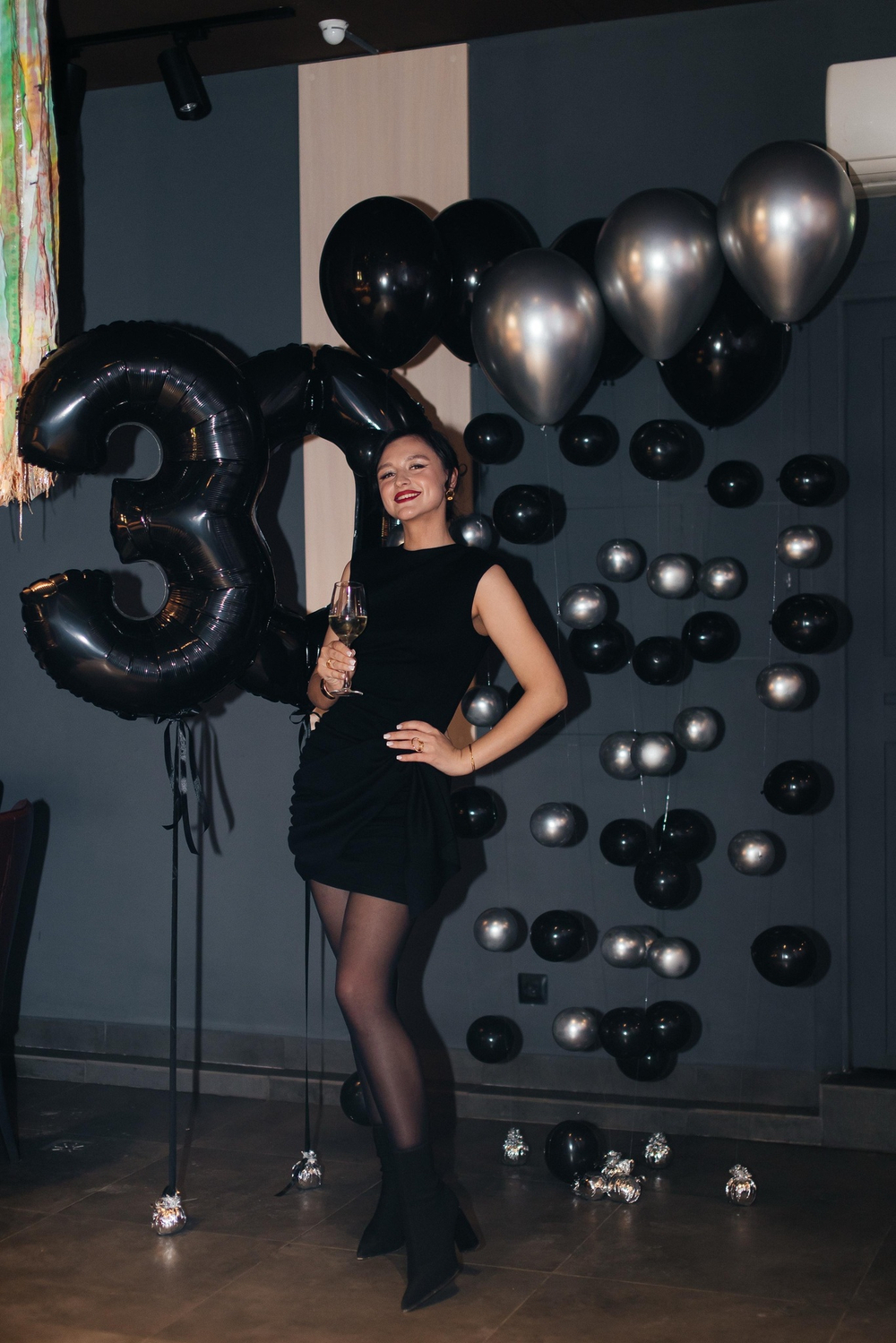 Воздушные шары на 30 лет черный/серебро, мини фотозона №2656