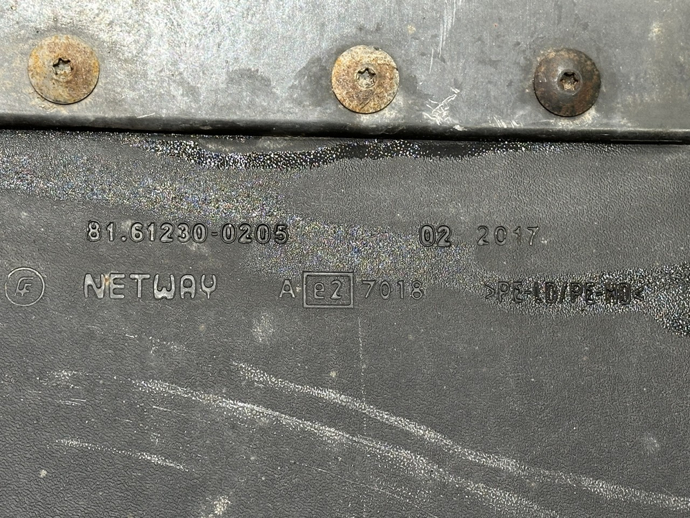 Крыло переднее левое