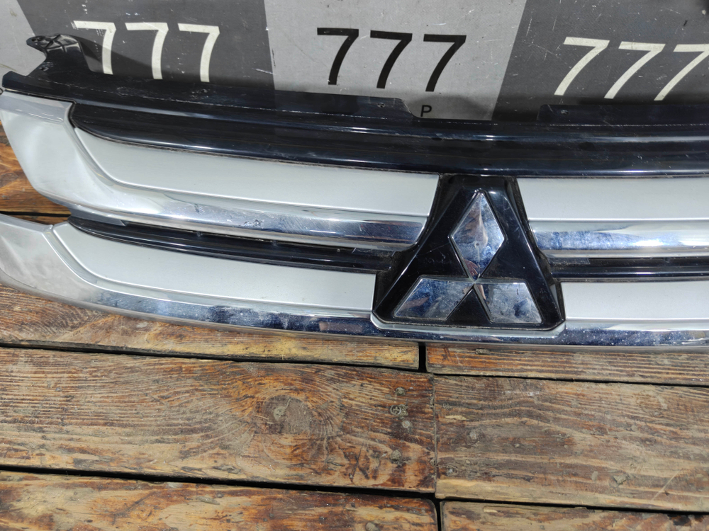 Решетка радиатора Mitsubishi Outlander 3 15-18 Б/У Оригинал 7450A967
