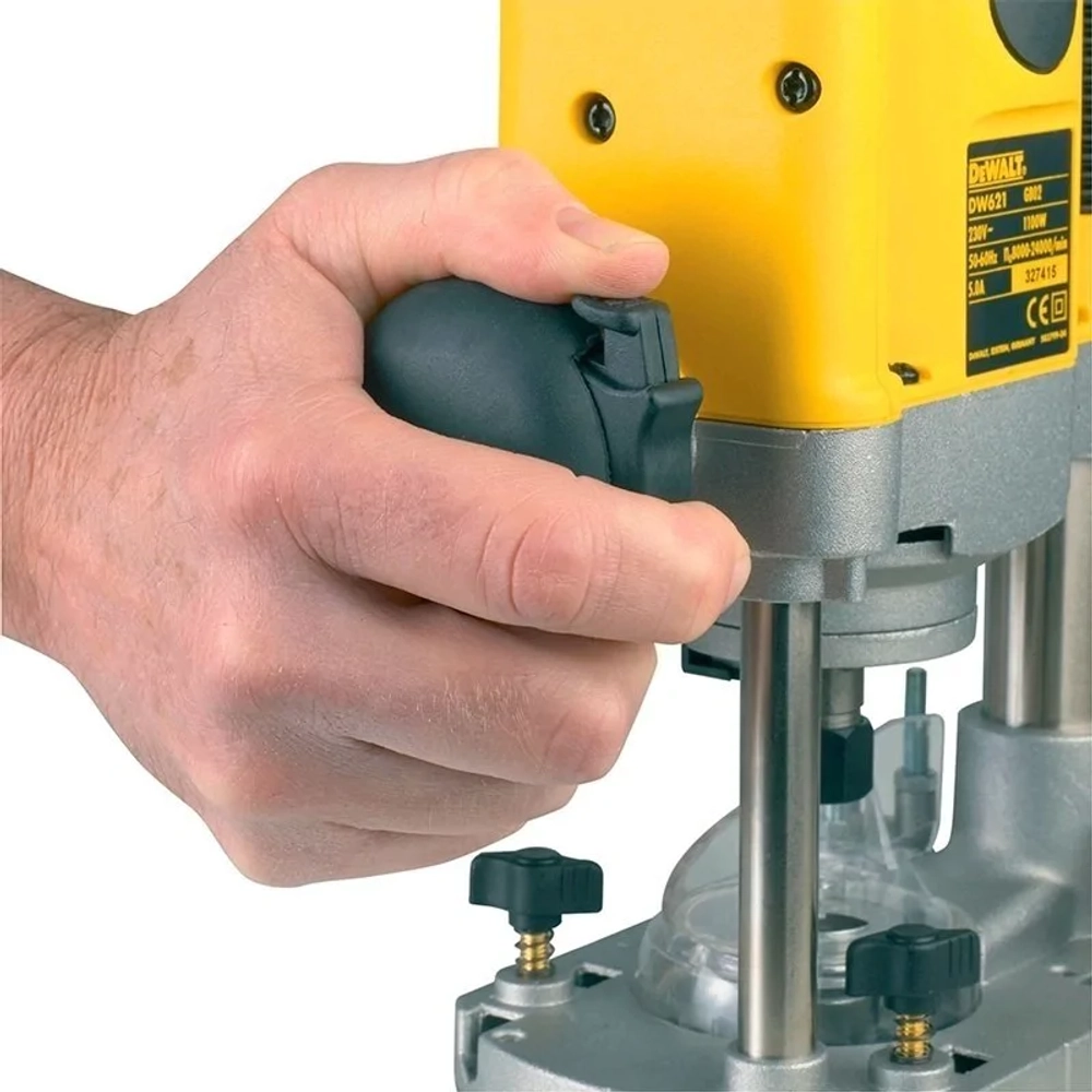 Фрезер двуручный DEWALT DW621, DW621-QS
