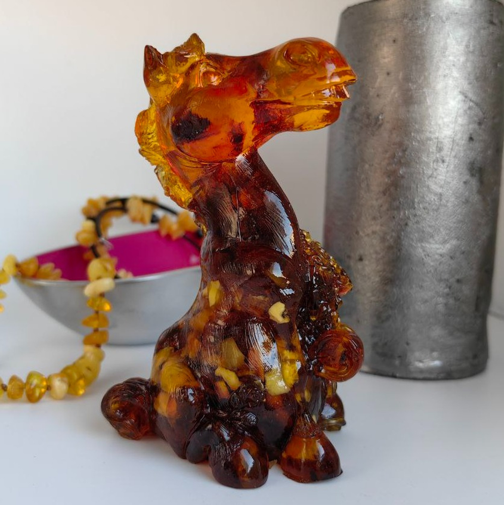 Конь с цветами