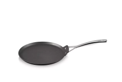 Le Creuset - Сковорода PRO 24см с антипригарным покрытием для блинов / артикул   51106240010002  / GTIN 630870272896
