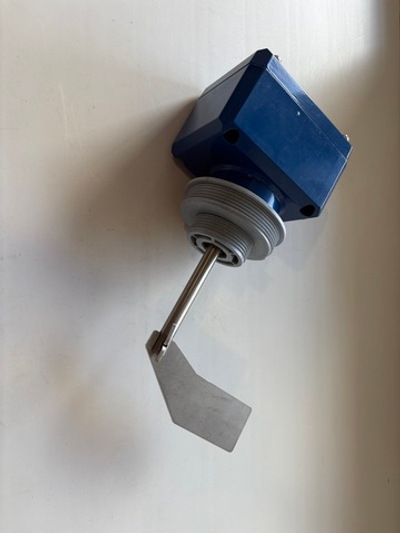 ДС-185 40.04.000-02 Сигнализатор уровня сыпучих материалов с крыльчаткой