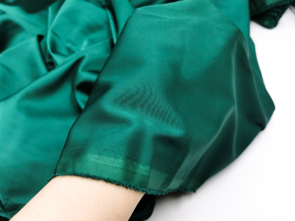 Атлас-стрейч, эластичный, бельевой, изумруд