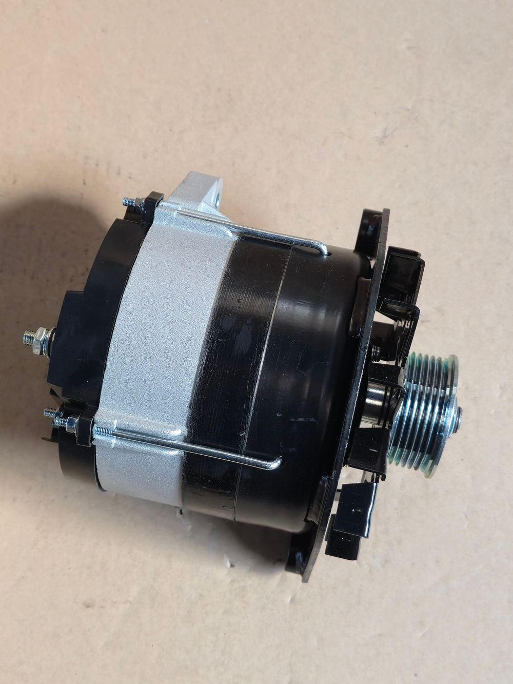 Генератор КАМАЗ дв.740.40, 740.50 ЕВРО-2, 3 поликлиновой шкив 28В 80А