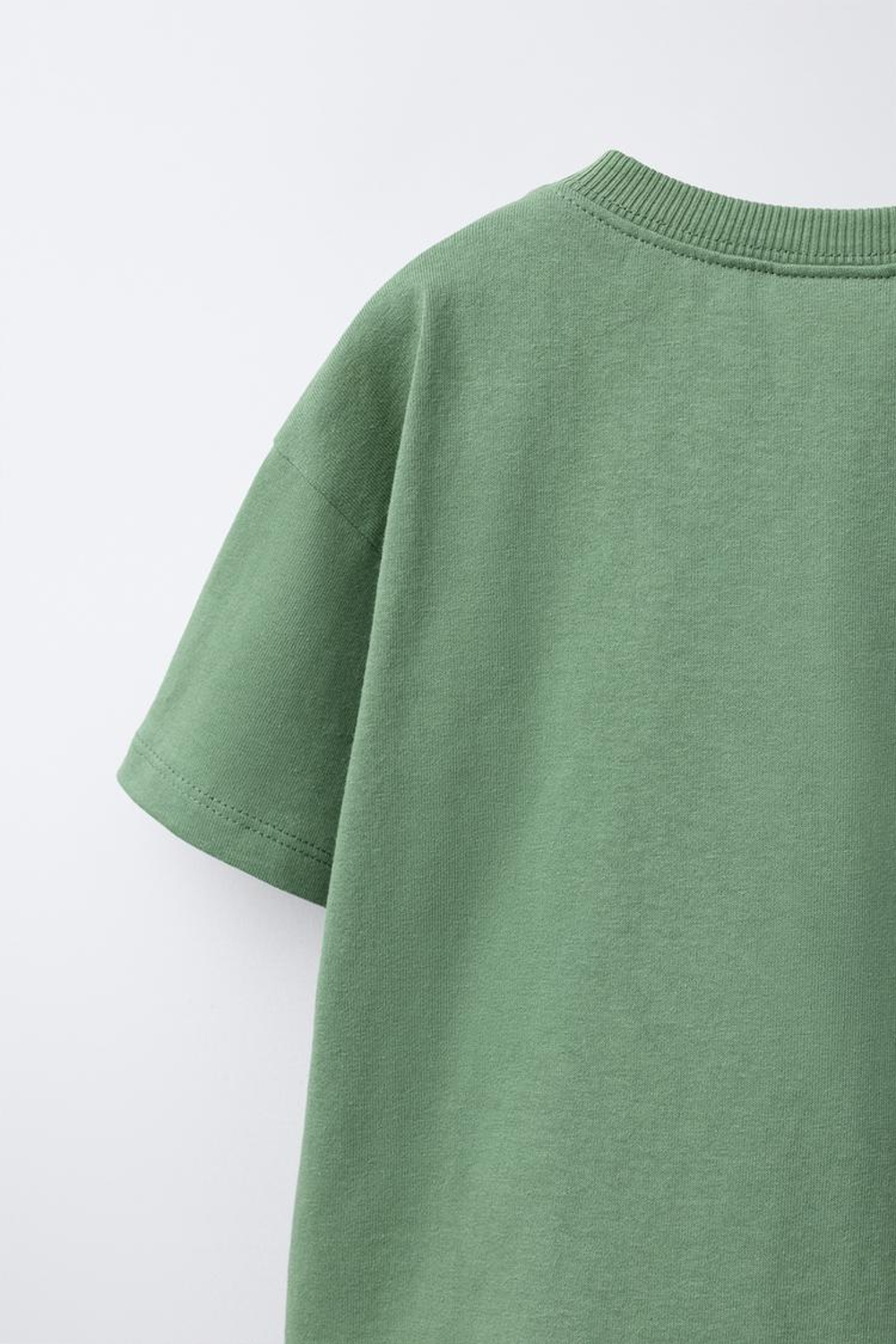 ZARA ФУТБОЛКА С АНИМАЛИСТИЧНЫМ РЕЛЬЕФНЫМ ПРИНТОМ, МЯГКИЙ ЗЕЛЕНЫЙ