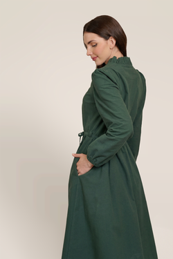 Платье с воротником стойкой