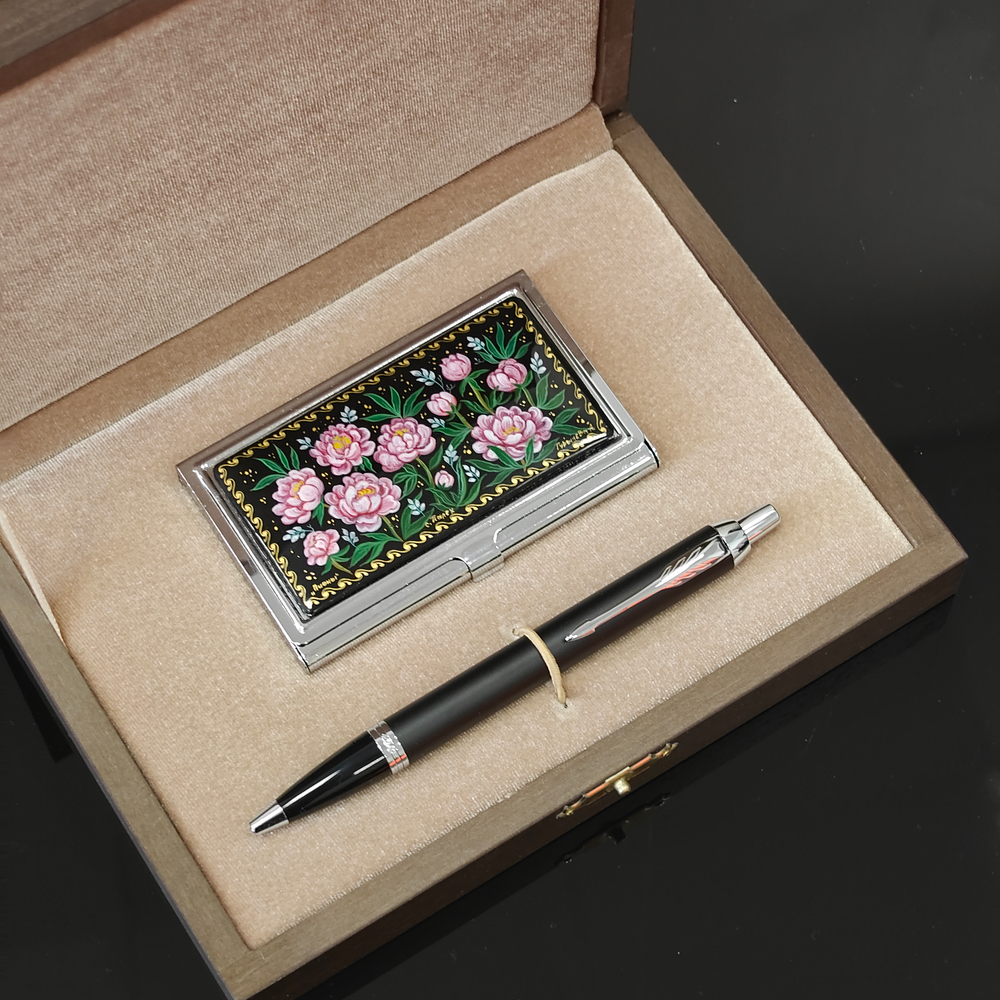 Набор подарочный "Пионы" визитница персональная с ручной росписью и ручка Parker
