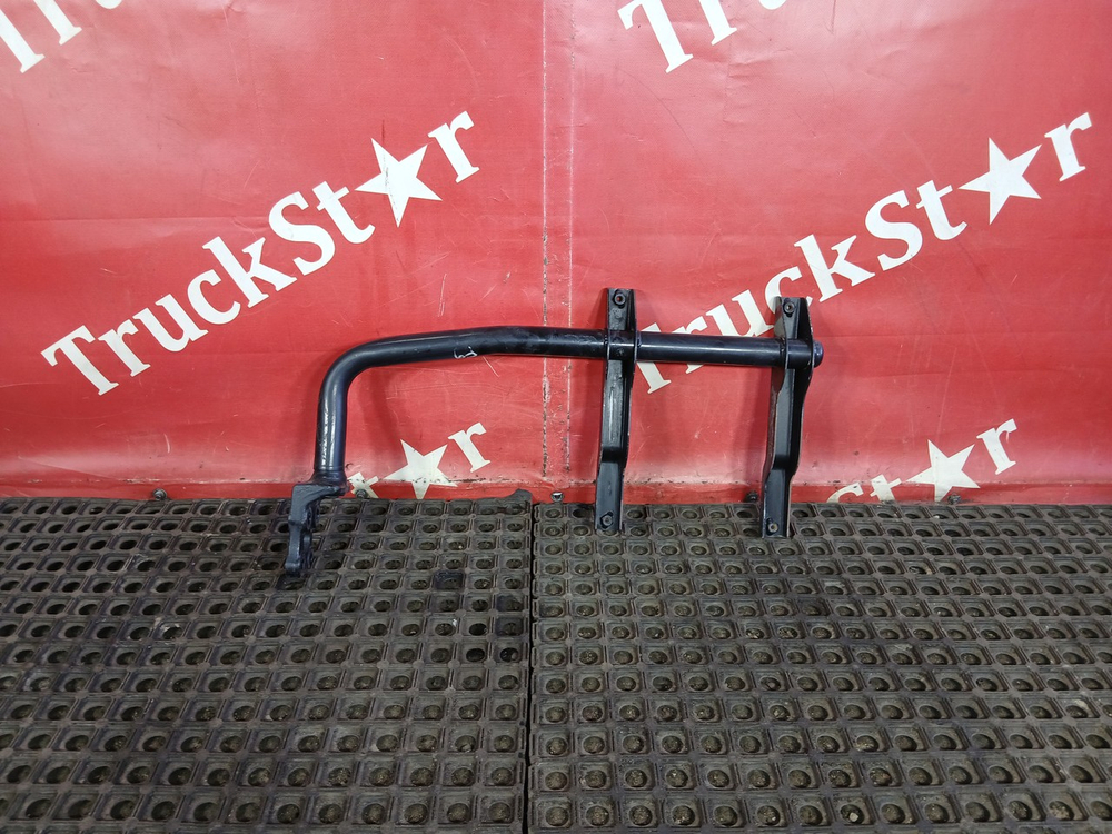 Кронштейн крыла переднего левый