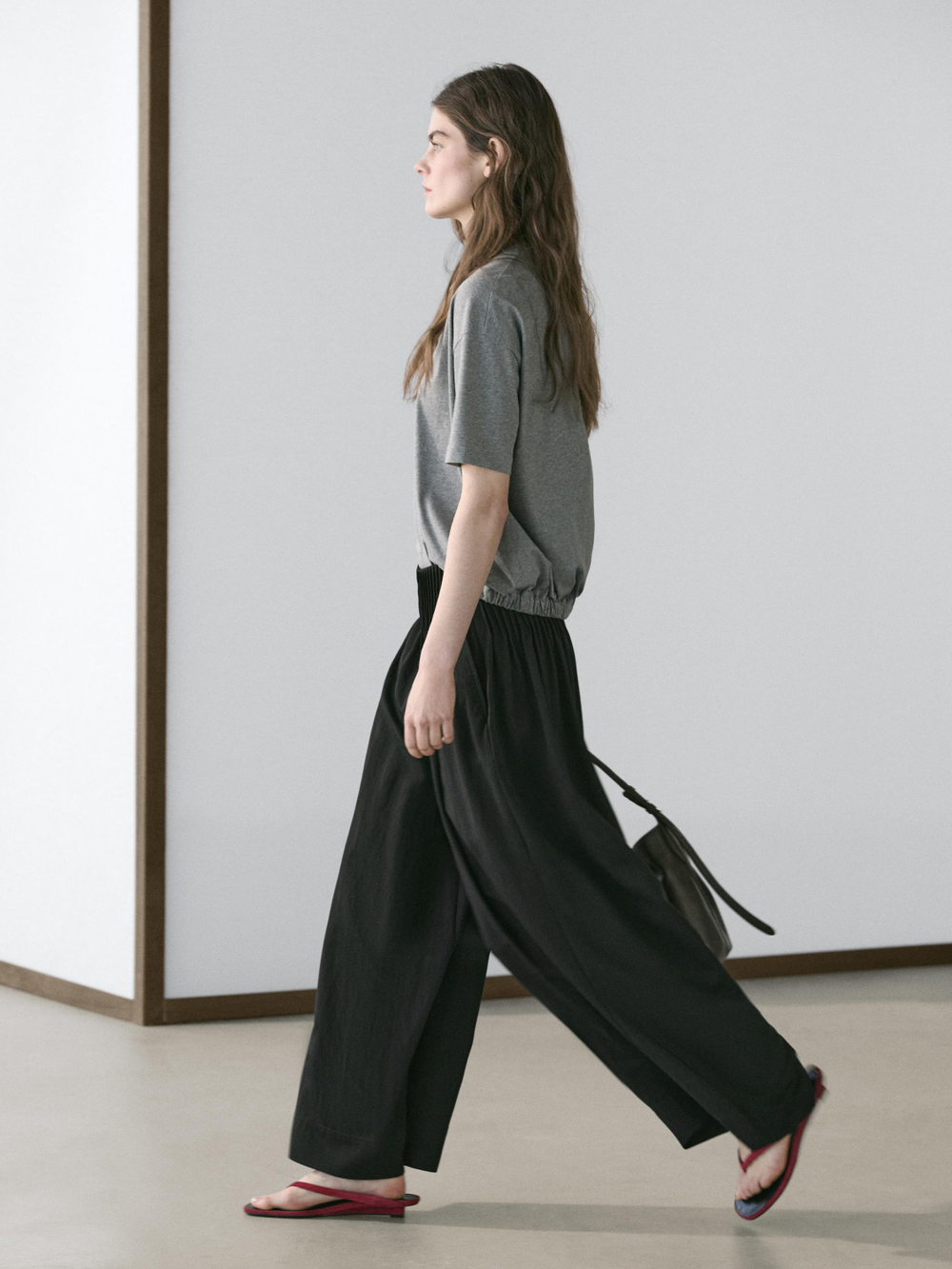 Massimo Dutti Свободные брюки с широкими штанинами, черный