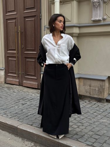 Черная юбка-макси с боковыми разрезами