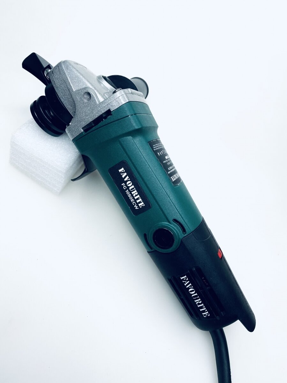 УШМ (болгарка) FAVOURITE FG 1050ECW, 1050Вт, 125мм, 3000-11000об/мин, константная элек-ка