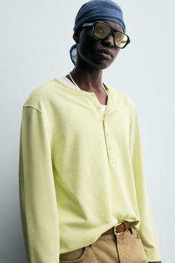 ZARA ЛЕГКАЯ ФУТБОЛКА С ВОРОТНИКОМ НА ПУГОВИЦАХ, ЛИНЯЛЫЙ ЗЕЛЕНЫЙ